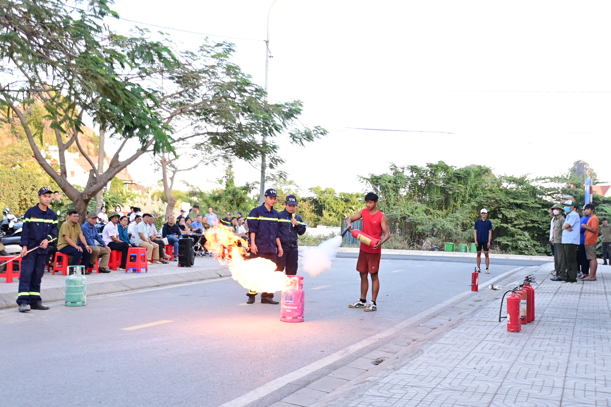 Thị trấn Minh Đức (Thủy Nguyên): Thực tập phương án chữa cháy đối với chung cư, nhà ở nhiều căn hộ, cơ sở kinh doanh dịch vụ cho thuê trọ